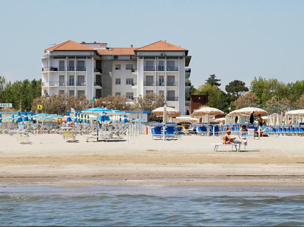 lungomarehotel en offer-for-july-in-cervia-hotel-facing-the-sea 018