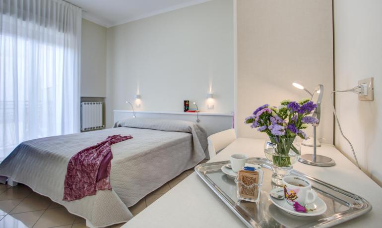 lungomarehotel it offerta-sagra-della-seppia-pinarella-cervia 010